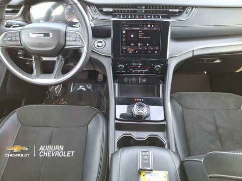 Used 2024 Jeep Grand Cherokee Altitude AWD/4WD image 11