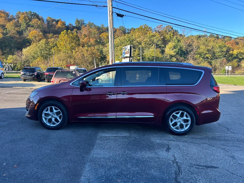 Used 2019 Chrysler Pacifica Touring-L Plus w/ Advanced Safetytec Group FWD image 7
