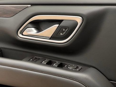 Used 2024 Chevrolet Suburban LT AWD/4WD image 23