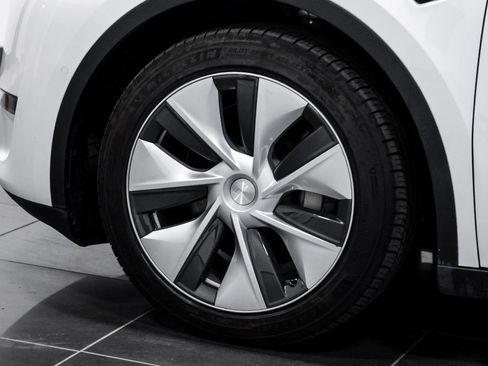Used 2022 Tesla Model Y Long Range AWD/4WD image 51