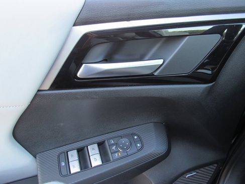 New 2025 Mitsubishi Outlander SE image 11