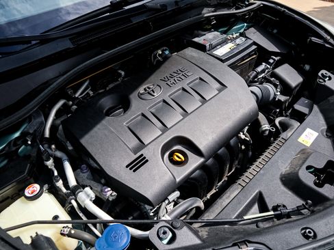Used 2018 Toyota C-HR XLE FWD image 32