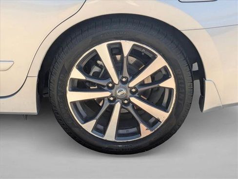 Used 2016 Nissan Altima 2.5 SR w/ LED Appearance Package FWD image 23