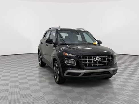 Used 2026 Hyundai Venue SEL FWD image 2
