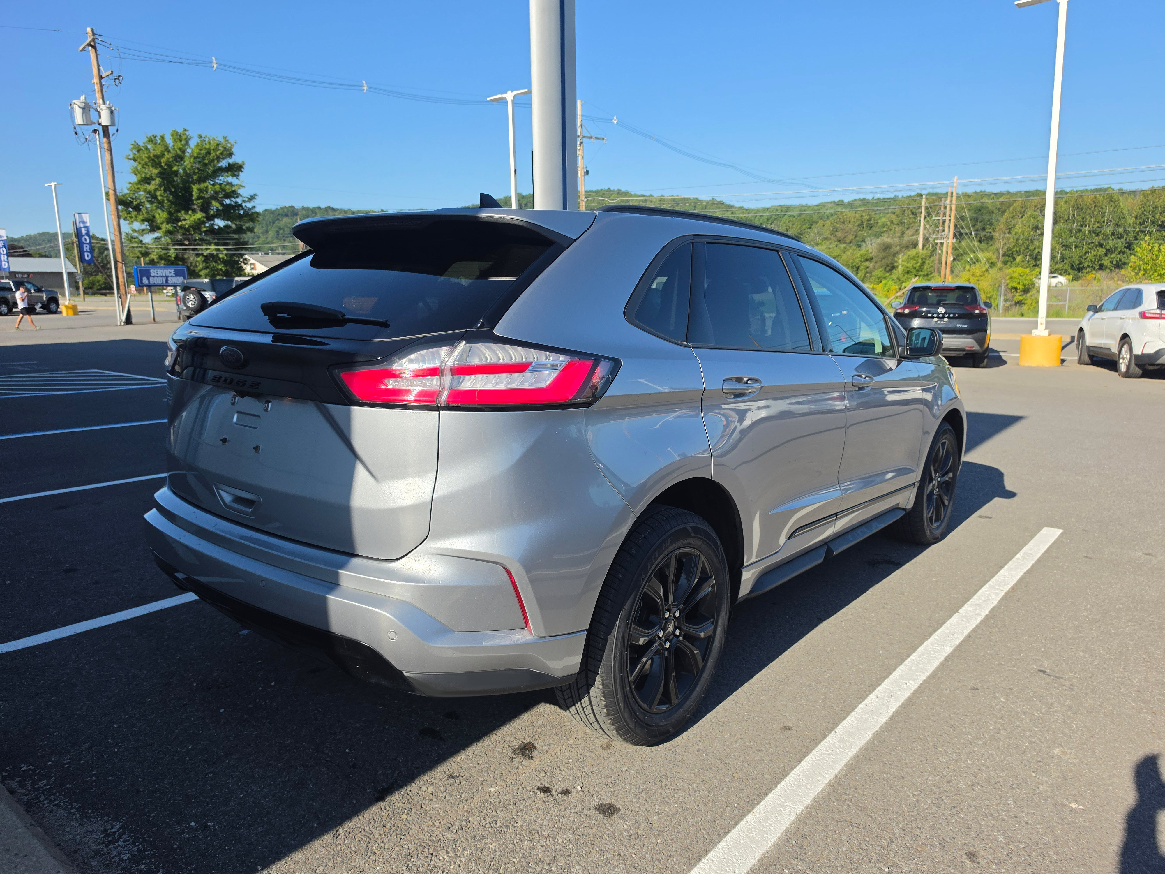 Used 2024 Ford Edge SE w/ Black Appearance Package AWD/4WD image 3