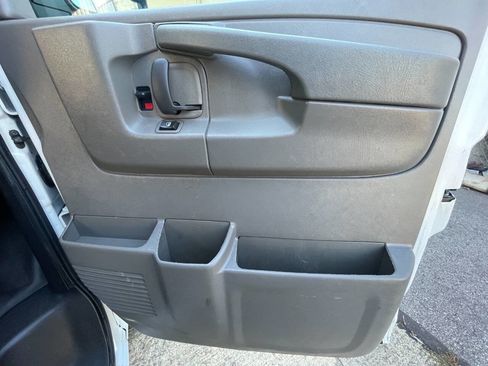 Used 2015 Chevrolet Express 2500 image 22