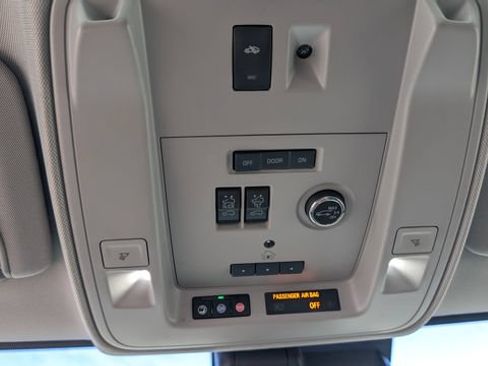 Used 2019 Cadillac Escalade Luxury AWD/4WD image 23