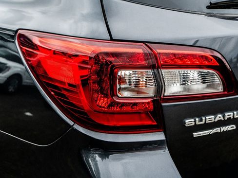 Used 2019 Subaru Outback 2.5i Premium w/ Popular Package #2 AWD/4WD image 8