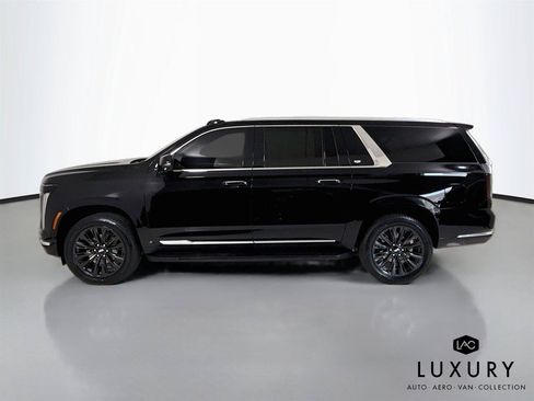 Used 2025 Cadillac Escalade ESV Premium Luxury AWD/4WD image 9