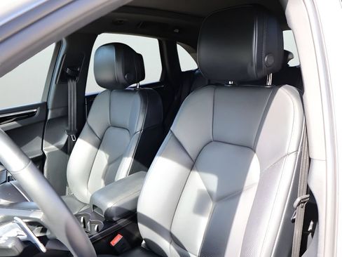 Used 2025 Porsche Macan AWD/4WD image 5