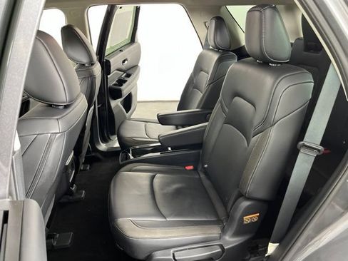 Used 2025 Nissan Pathfinder SL w/ SL Premium Package FWD image 45
