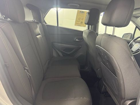 Used 2018 Chevrolet Trax LS image 34