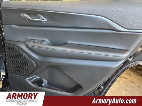 New 2025 Jeep Grand Cherokee L Altitude image 32