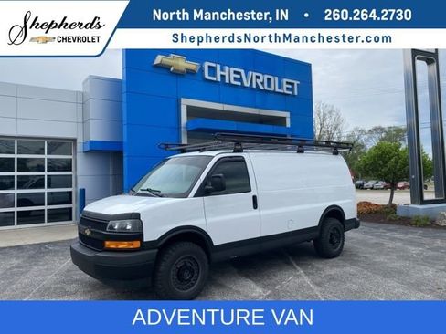 Used 2018 Chevrolet Express 2500 RWD image 1