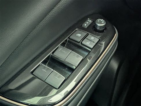 Used 2025 Toyota Crown XLE image 32