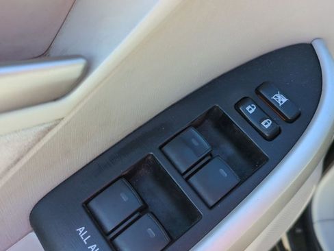 Used 2015 Toyota Prius Two FWD image 12