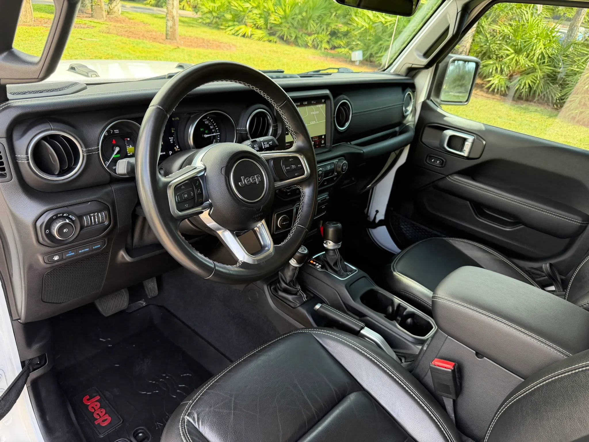 Used 2021 Jeep Wrangler Unlimited Sahara AWD/4WD image 11