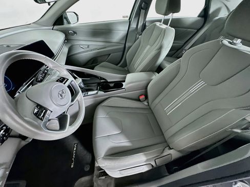 Used 2023 Hyundai Elantra SEL w/ Convenience Package FWD image 13