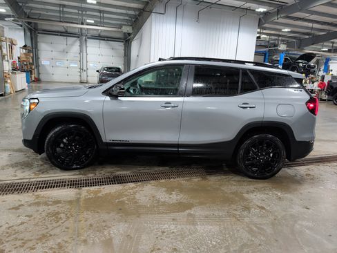 Used 2023 GMC Terrain SLE w/ Driver Convenience Package AWD/4WD image 5