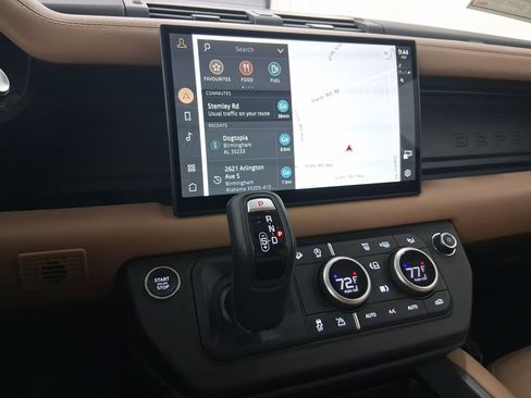 Used 2025 Land Rover Defender 90 S image 21