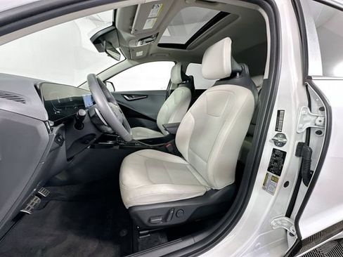 Used 2023 Kia Niro EX Touring FWD image 4