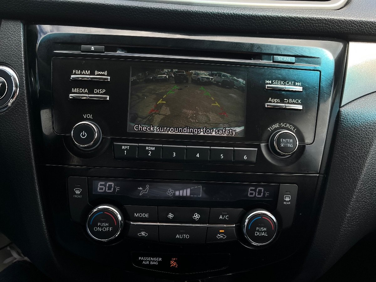 Used 2016 Nissan Rogue SV FWD image 14