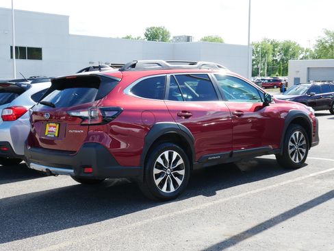 Used 2025 Subaru Outback Limited AWD/4WD image 4