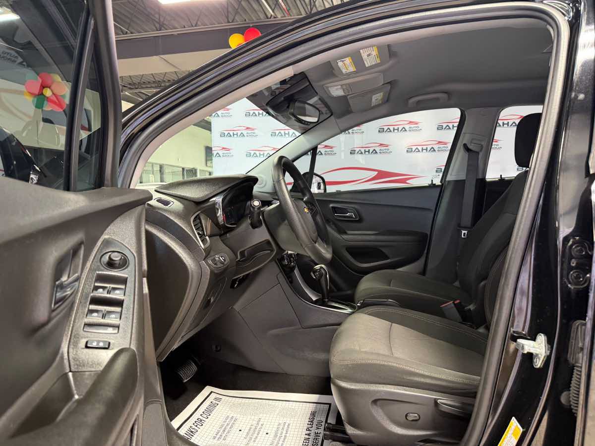 Used 2020 Chevrolet Trax LT AWD/4WD image 23