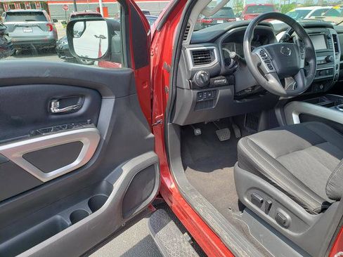 Used 2017 Nissan Titan SV AWD/4WD image 12