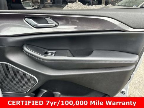 Used 2022 Jeep Grand Cherokee Laredo w/ Luxury Tech Group I image 8