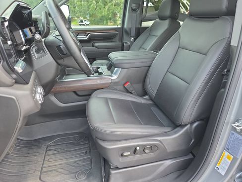Used 2025 GMC Sierra 2500 SLT w/ SLT Premium Package AWD/4WD image 11