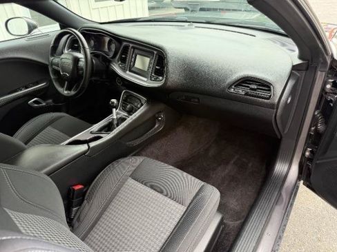 Used 2016 Dodge Challenger R/T w/ Driver Convenience Group RWD image 8