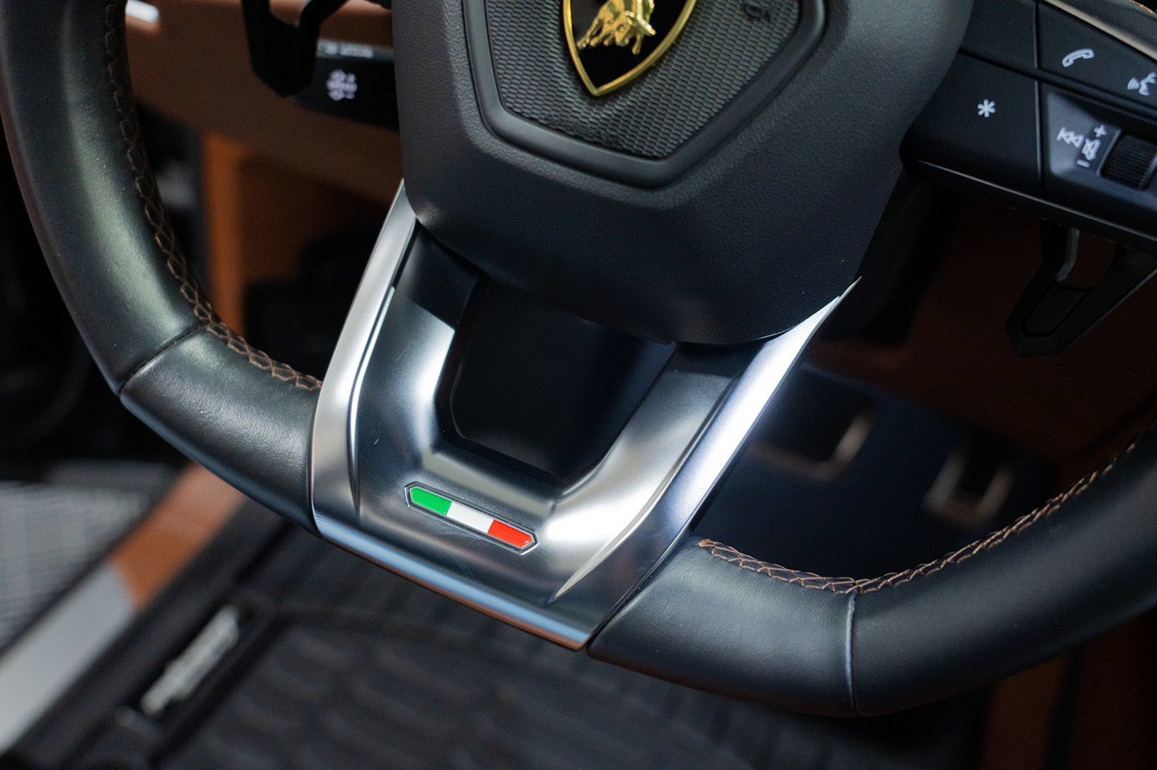 Used 2021 Lamborghini Urus AWD/4WD image 62