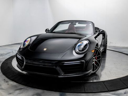 Used 2019 Porsche 911 Turbo image 4