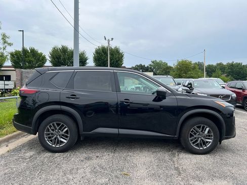 Used 2024 Nissan Rogue S AWD/4WD image 2