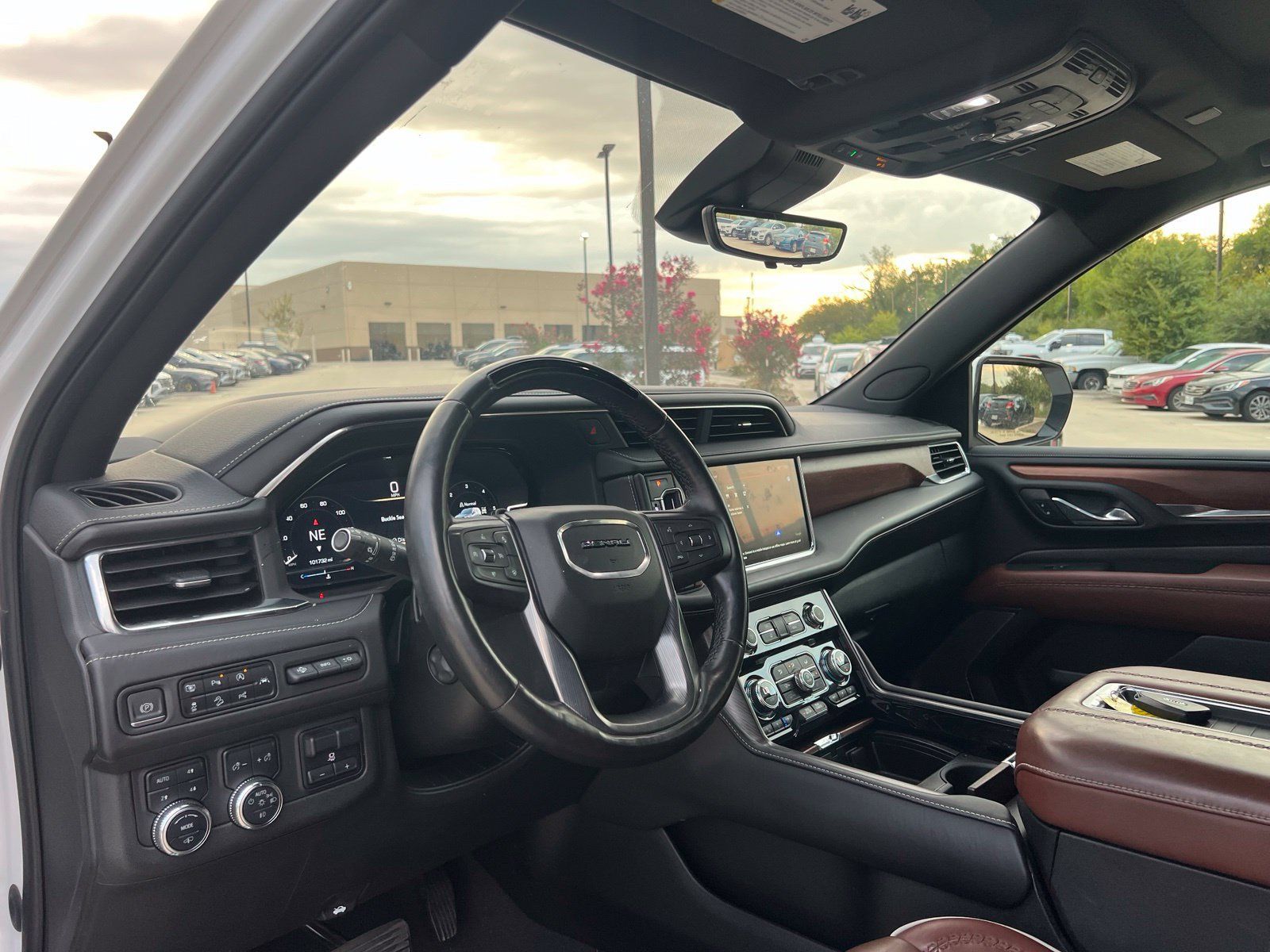 Used 2023 GMC Yukon XL Denali Ultimate AWD/4WD image 26