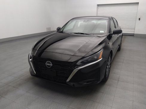 Used 2025 Nissan Altima 2.5 SV FWD image 15