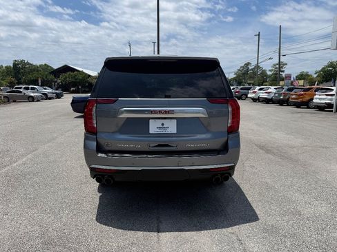Used 2021 GMC Yukon Denali w/ Denali Premium Package AWD/4WD image 3
