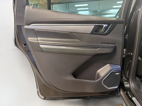 Used 2025 Buick Enclave Preferred image 25