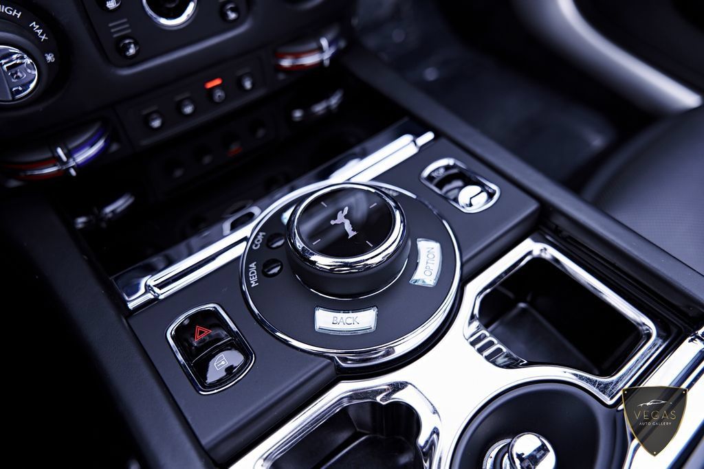 Used 2019 Rolls-Royce Dawn RWD image 82