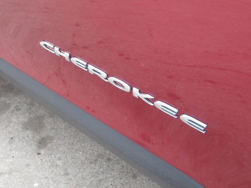 Used 2017 Jeep Cherokee Sport w/ Cold Weather Group image 5