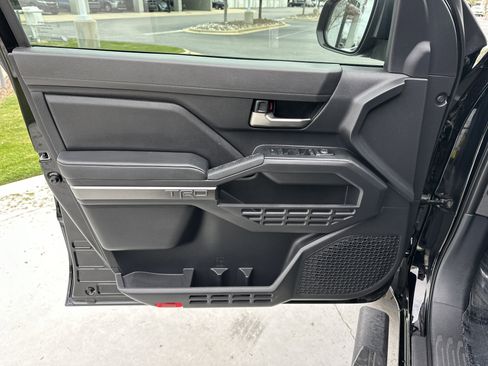 Used 2025 Toyota Tacoma TRD Sport image 14