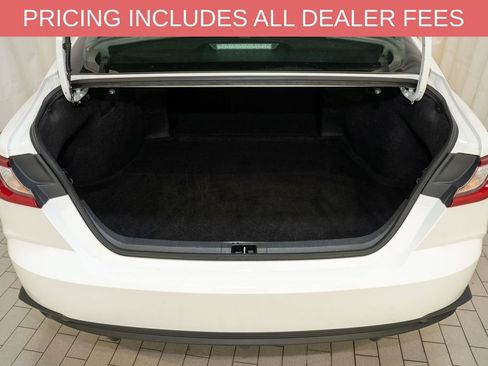 Used 2025 Toyota Camry SE FWD image 5