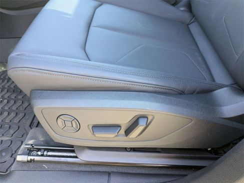 New 2025 Audi Q3 2.0T Premium image 15