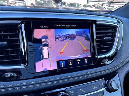 Used 2020 Chrysler Pacifica Limited w/ Advanced Safetytec Group image 22