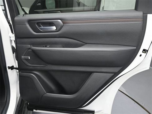 Used 2025 Nissan Armada SL w/ Captain's Chari Seat Package image 33