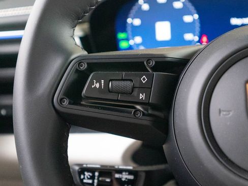 Certified 2025 Porsche Macan 4S Electric AWD/4WD image 32