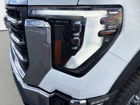 New 2026 GMC Sierra 2500 SLT w/ SLT Premium Package image 9