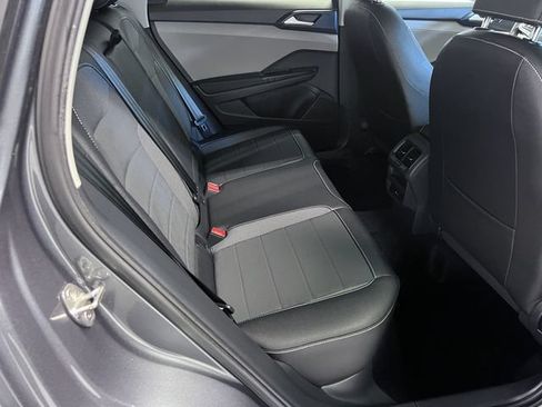Certified 2024 Volkswagen Taos SE FWD image 12