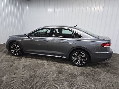 Used 2020 Volkswagen Passat 2.0T SEL image 4